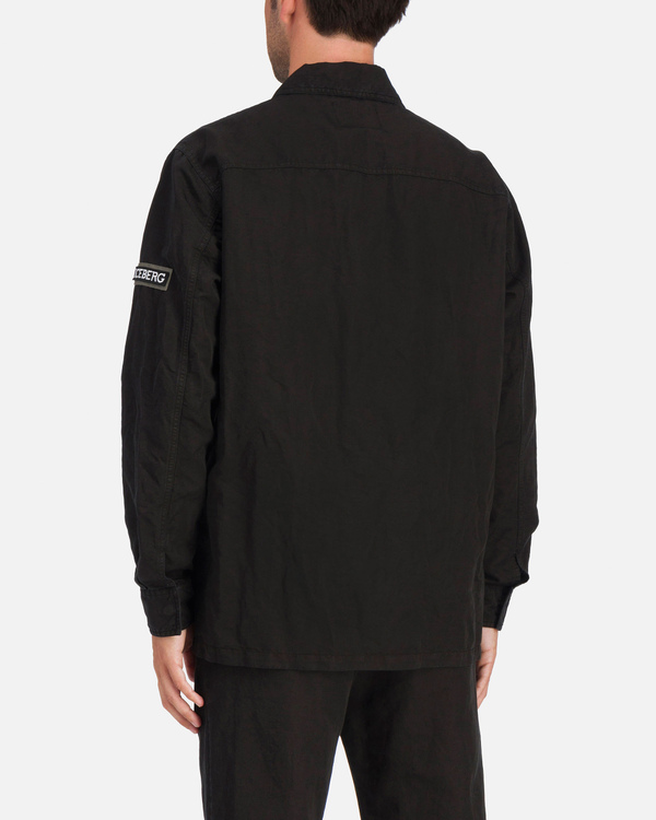 Camicia da uomo a maniche lunghe nera con tasca verde militare - Iceberg - Official Website