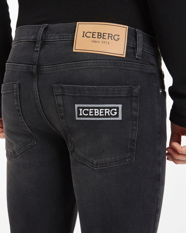 Jeans uomo neri stone washed super skinny con patch logo iridescente - Iceberg - Official Website