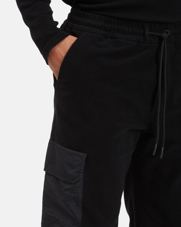 Pantaloni cargo uomo neri in fustagno con banda logata tono su tono - Iceberg - Official Website