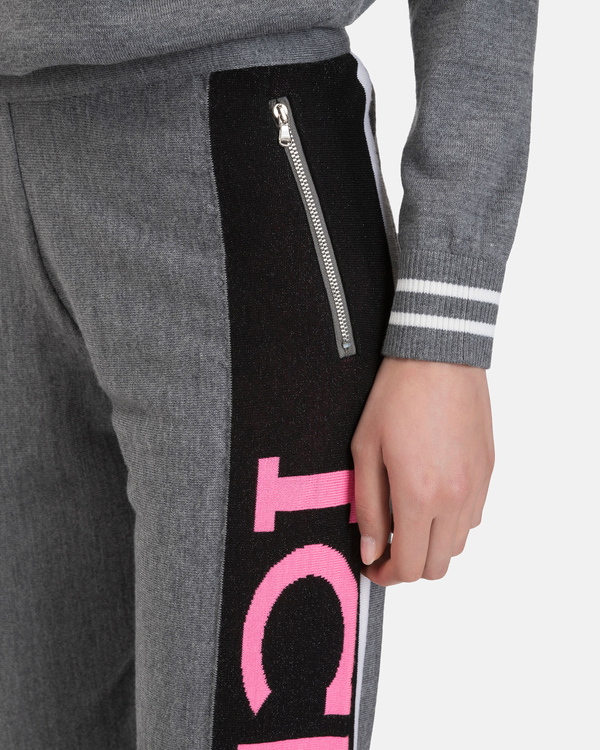 Pantaloni sportivi donna grigio chiaro in lana merinos con banda laterale logata a contrasto - Iceberg - Official Website