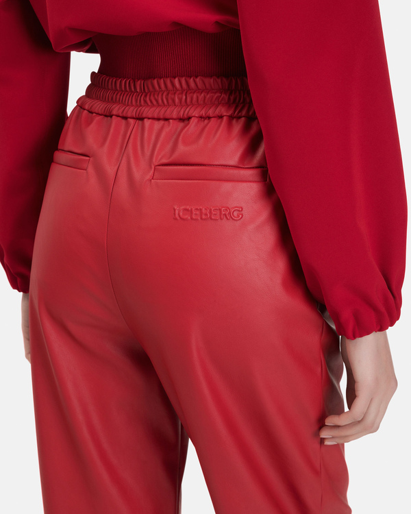 Pantaloni sportivi donna rosso scuro in ecopelle con coulisse tecnica e arriccio paperbag - Iceberg - Official Website