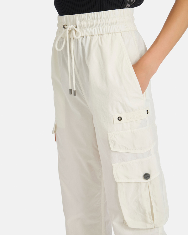 White Cargo Trousers with Pockets - Iceberg - Official Website