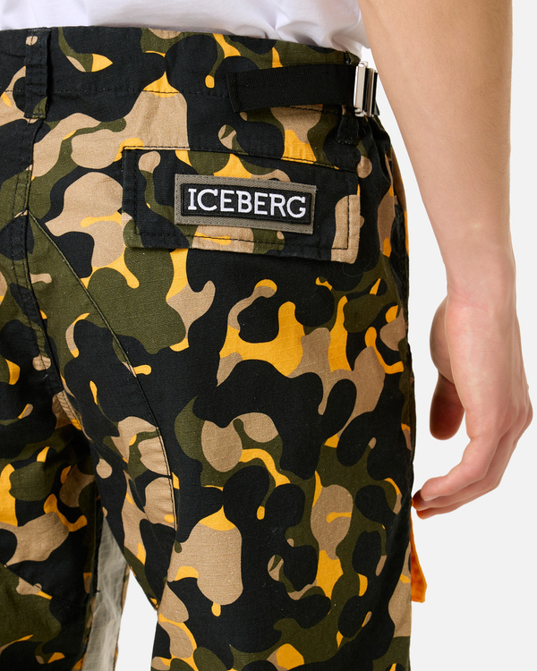 Camouflage patch cargo trousers - Iceberg - Official Website