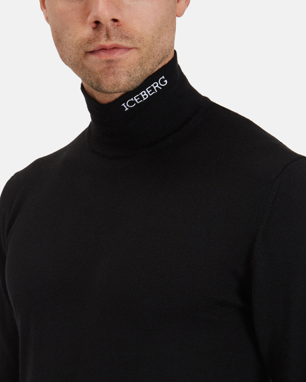 Lupetto uomo nero in lana merinos con dettaglio di logo ricamato - Iceberg - Official Website