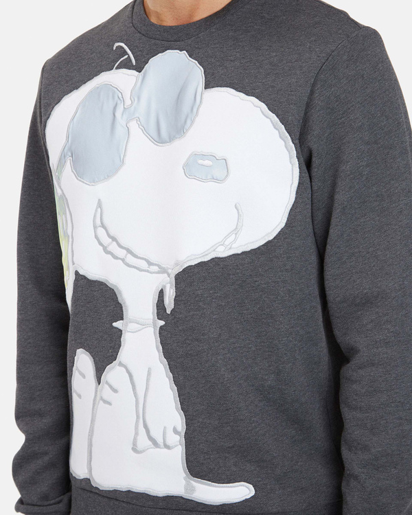 Felpa girocollo uomo grigio melange con maxi grafica Snoopy e stampa logata 3D sul retro - Iceberg - Official Website