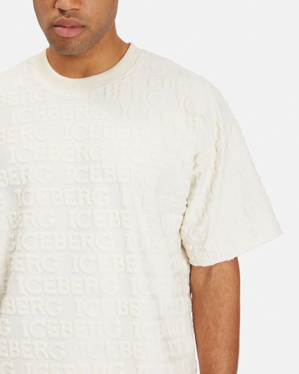 T-shirt uomo color cipria fit over con logo 3D all over in interlock jacquardato - Iceberg - Official Website