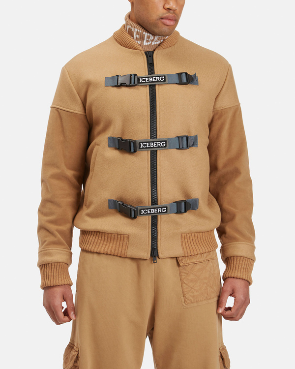 Bomber uomo color nocciola in lana con dettagli in maglia e fibbie regolatrici logate - Iceberg - Official Website