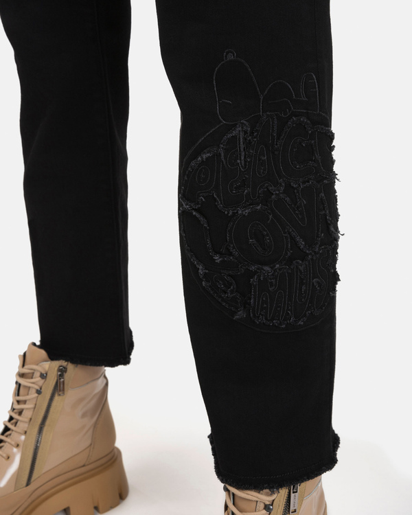 Jeans boyfriend donna neri con dettaglio ricamato tono su tono Love Peanuts sul retro gamba - Iceberg - Official Website