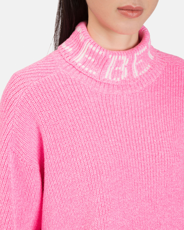 Women's fluorescent pink relaxed fit turtleneck sweater featuring dropped shoulders - Iceberg - Official Website