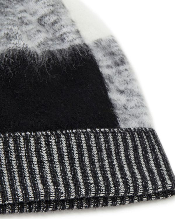 Berretto donna nero e bianco in lana merinos con lavorazione cardata e pattern Maxi Check - Iceberg - Official Website