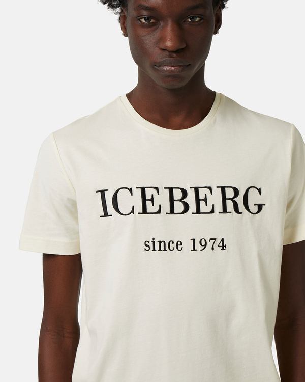 Embroidered heritage logo t-shirt in cream - Iceberg - Official Website