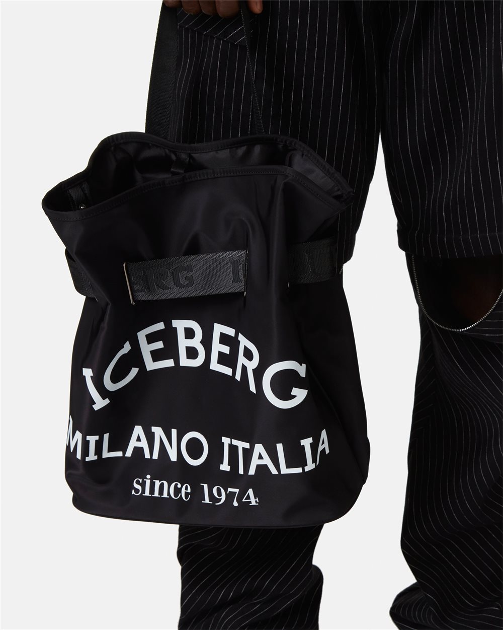 Bucket bag with logo - Iceberg - Official Website