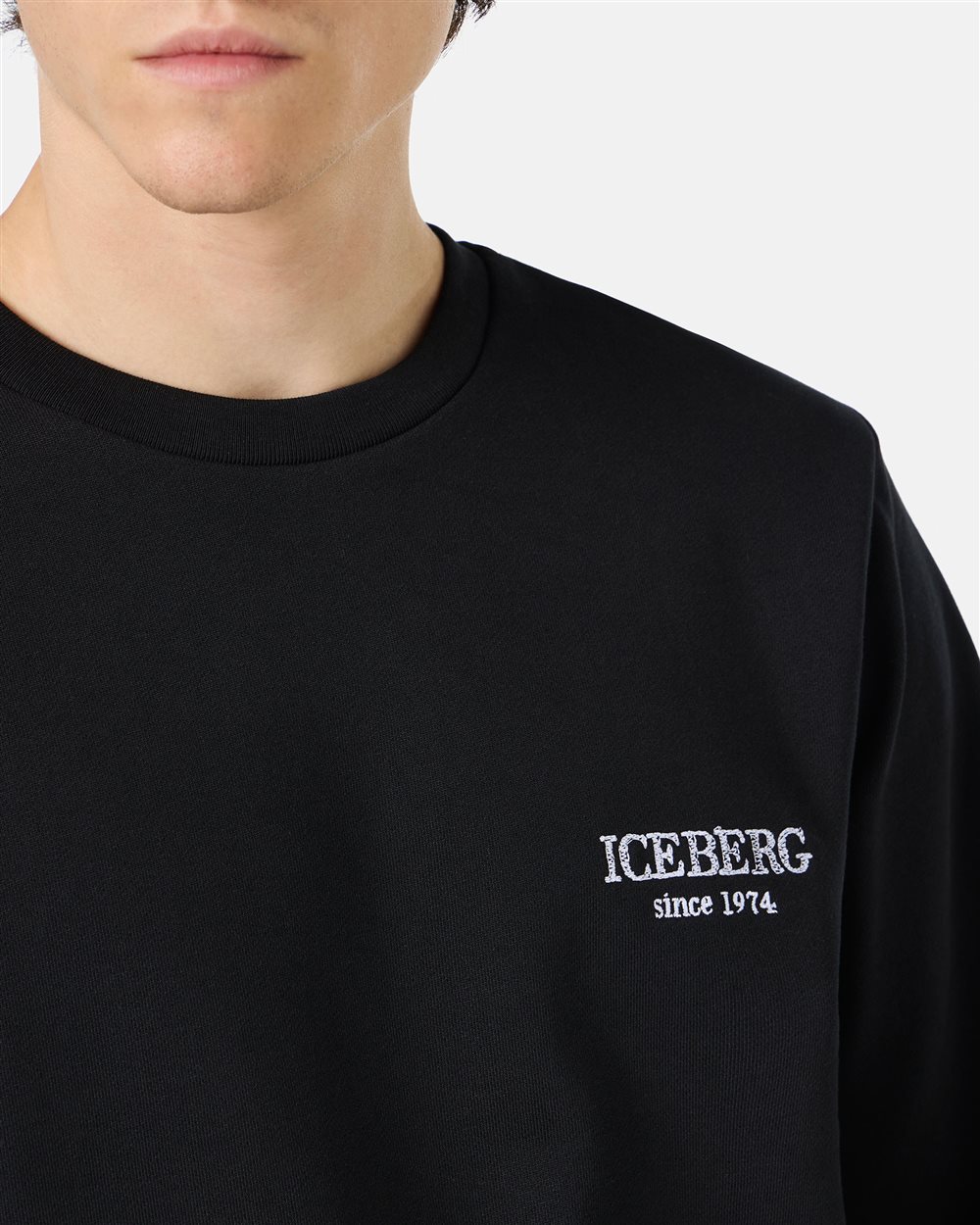 Black crewneck sweatshirt with embroidered Iceberg logo Iceberg