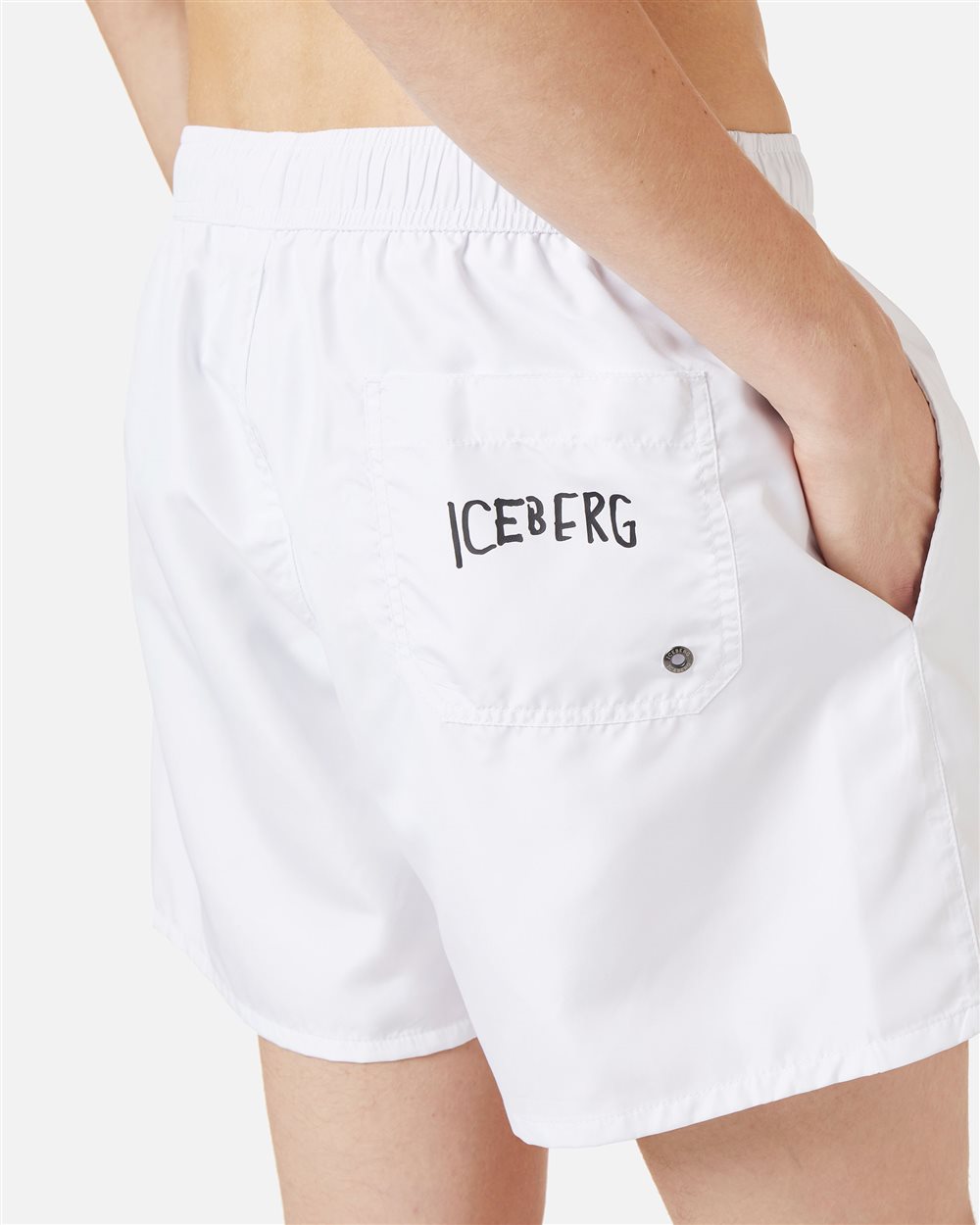 Badehose in optischem Weiß mit Prints und Tunnelzug - Iceberg - Official Website