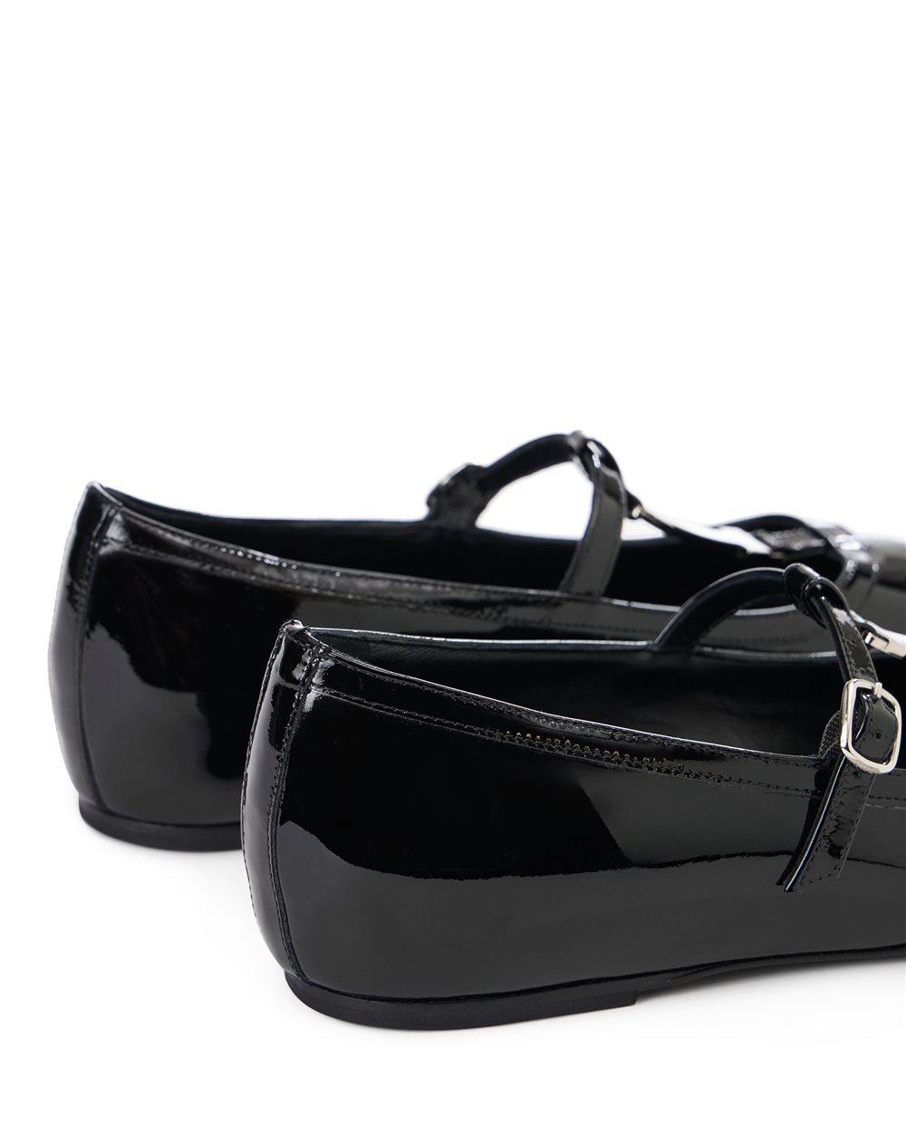 Pointed ballerinas in black patent leather with Iceberg detail - Iceberg - Official Website