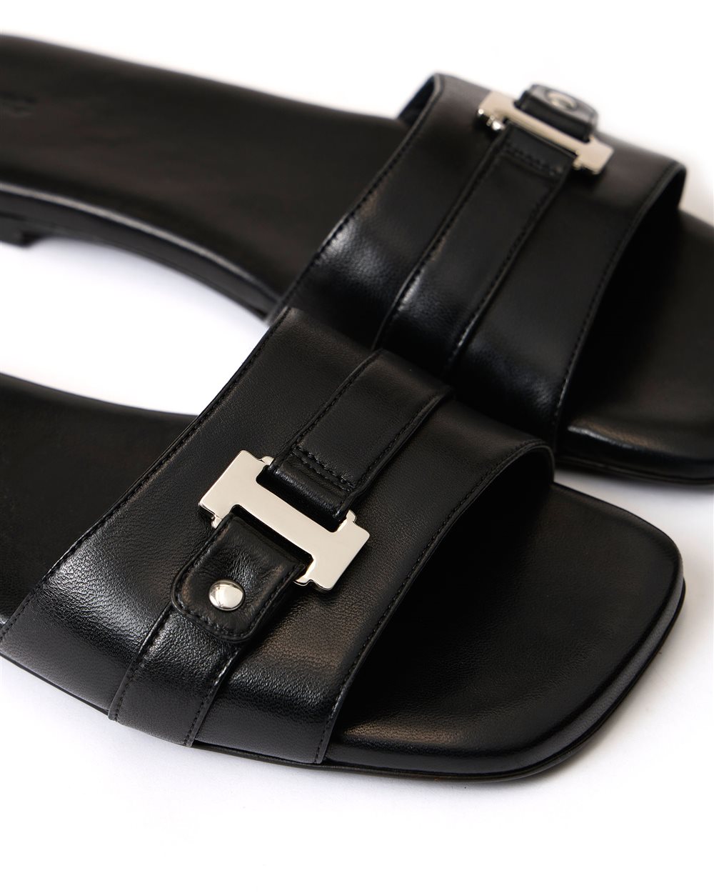 Black leather flat sandals with front strap and monogram details - Iceberg - Official Website