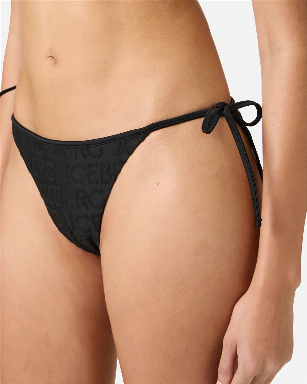 Slip neri per costume da bagno con laccetti sui fianchi e logo Iceberg allover - Iceberg - Official Website