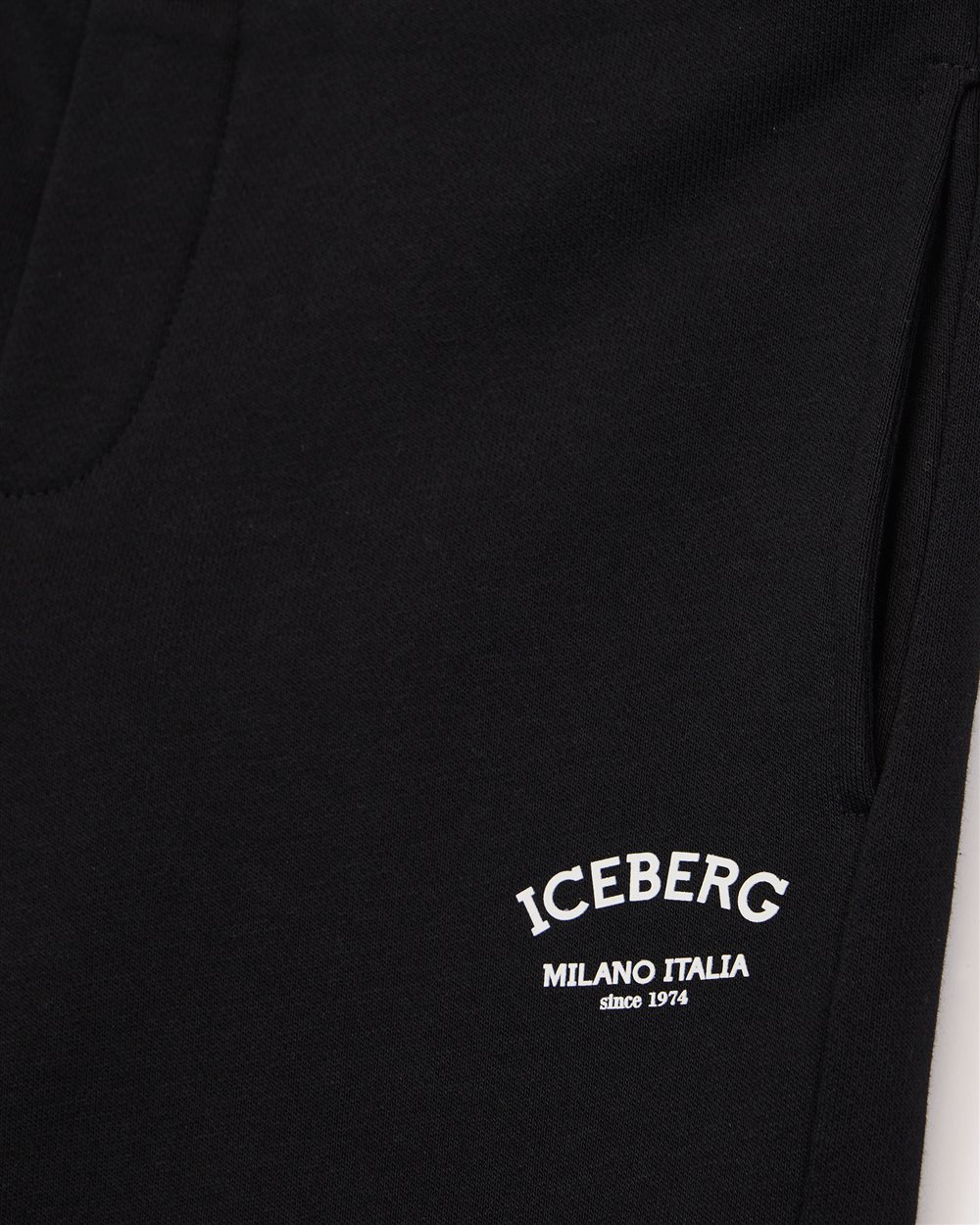 Black fleece jogger with institutional Iceberg logo on the left side - Iceberg - Official Website