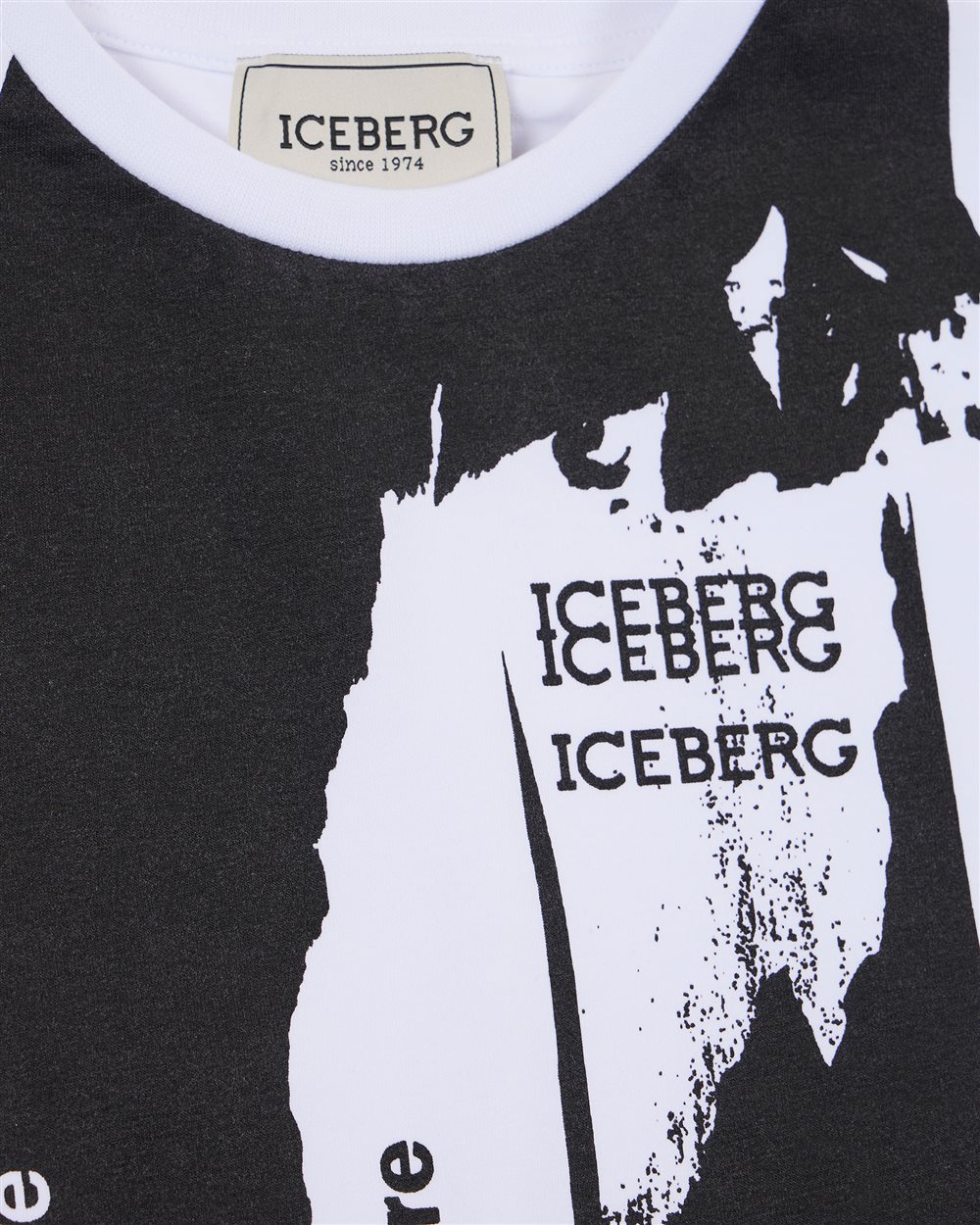 Coordinated Look: T-shirt and Bermuda Shorts - Iceberg - Official Website