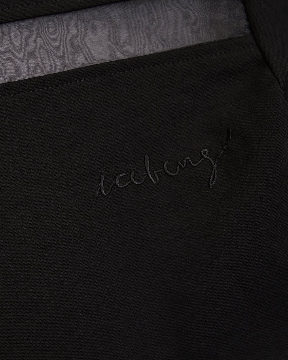 T-shirt nera modello cropped con righino grigio sul busto - Iceberg - Official Website