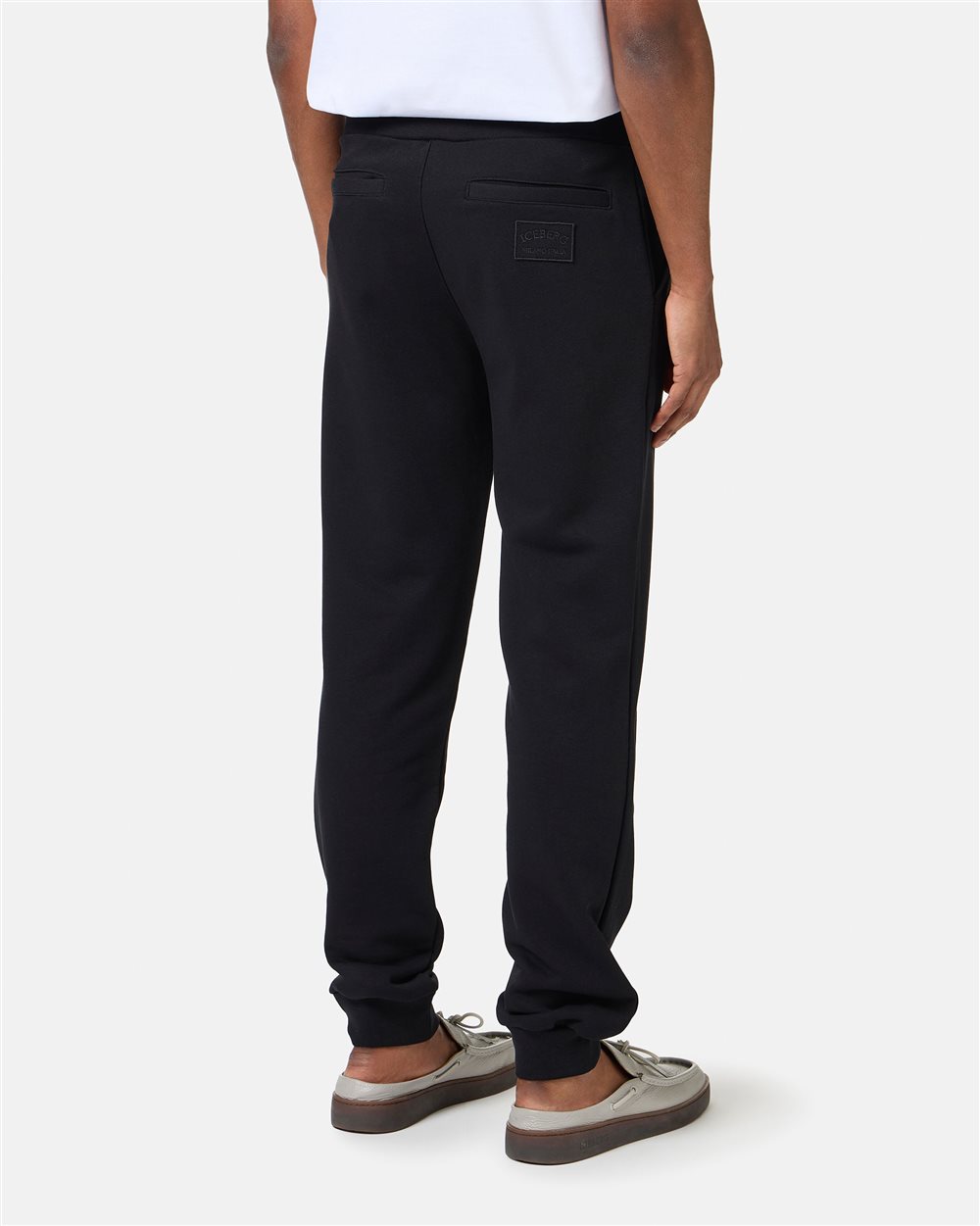 Black sweatpants in sustainable cotton with embroidered patch - Iceberg - Official Website