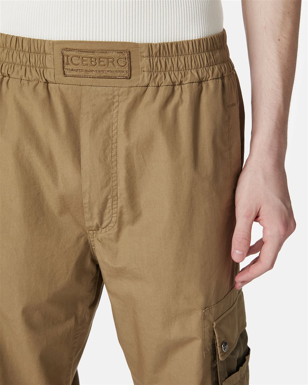 Mud-colored cargo fit trousers - Iceberg - Official Website