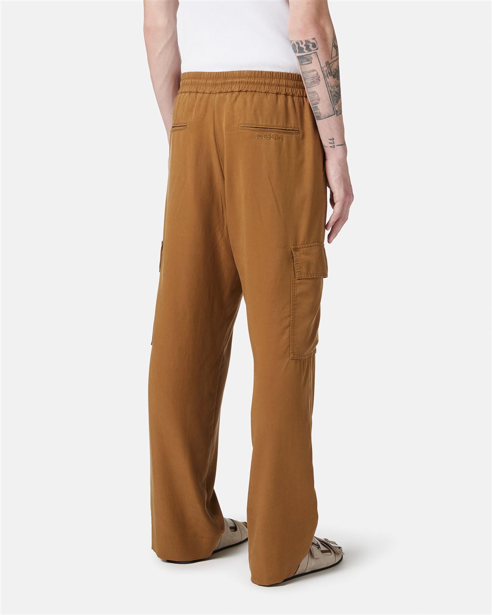 Oil-colored cargo-fit trousers in Tencel with Iceberg embroidery - Iceberg - Official Website