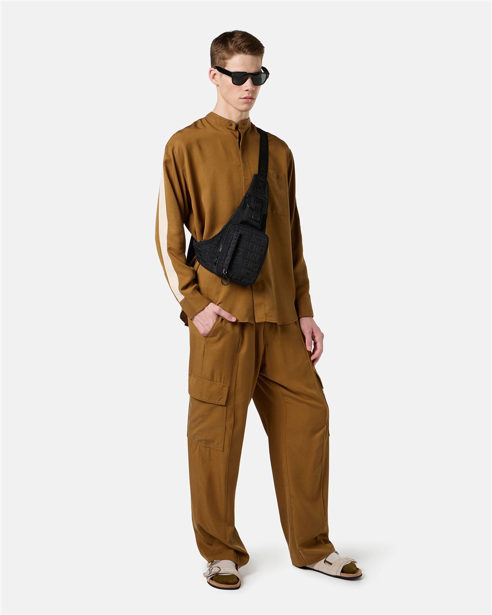 Oil-colored cargo-fit trousers in Tencel with Iceberg embroidery - Iceberg - Official Website