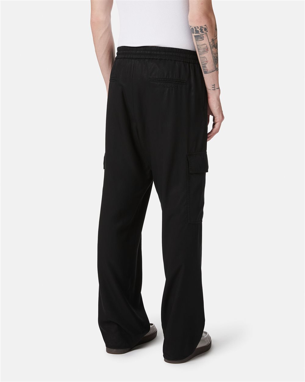 Black cargo-fit trousers in Tencel with Iceberg embroidery - Iceberg - Official Website