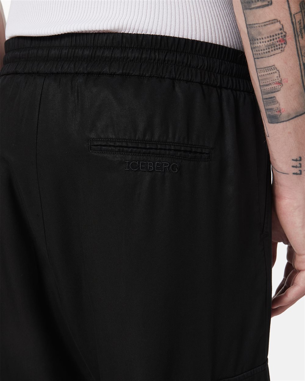 Black cargo-fit trousers in Tencel with Iceberg embroidery - Iceberg - Official Website