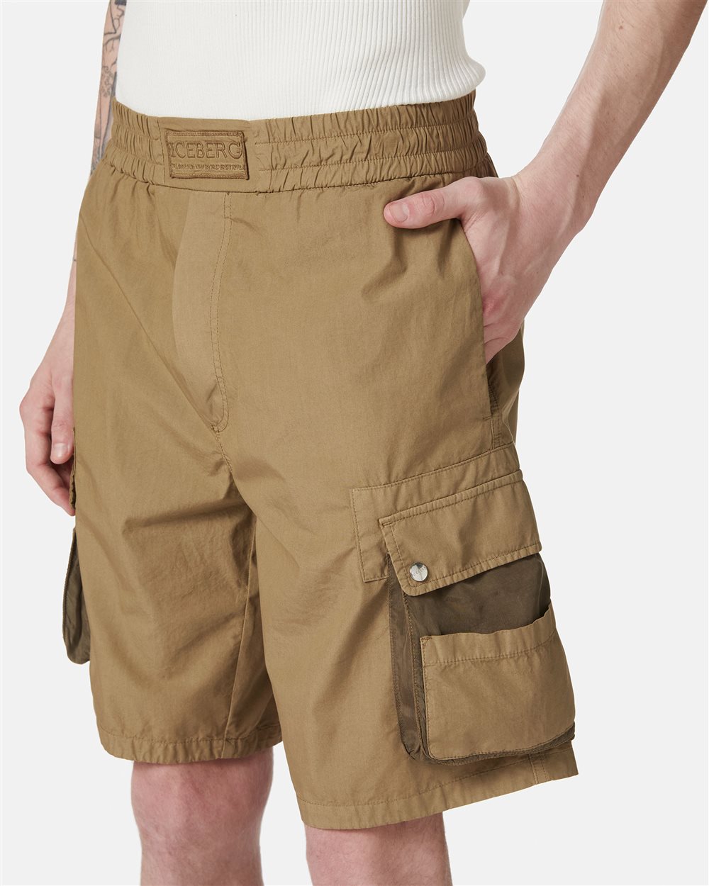 Mud-colored parachute canvas Bermuda shorts - Iceberg - Official Website