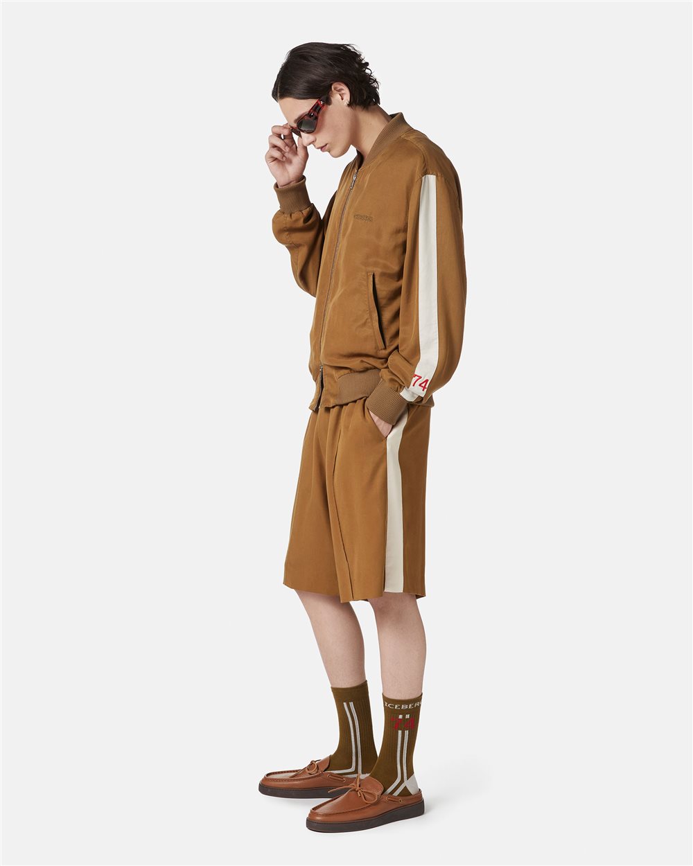 Comfort fit oil-colored Bermuda shorts in Tencel with contrasting stripes - Iceberg - Official Website