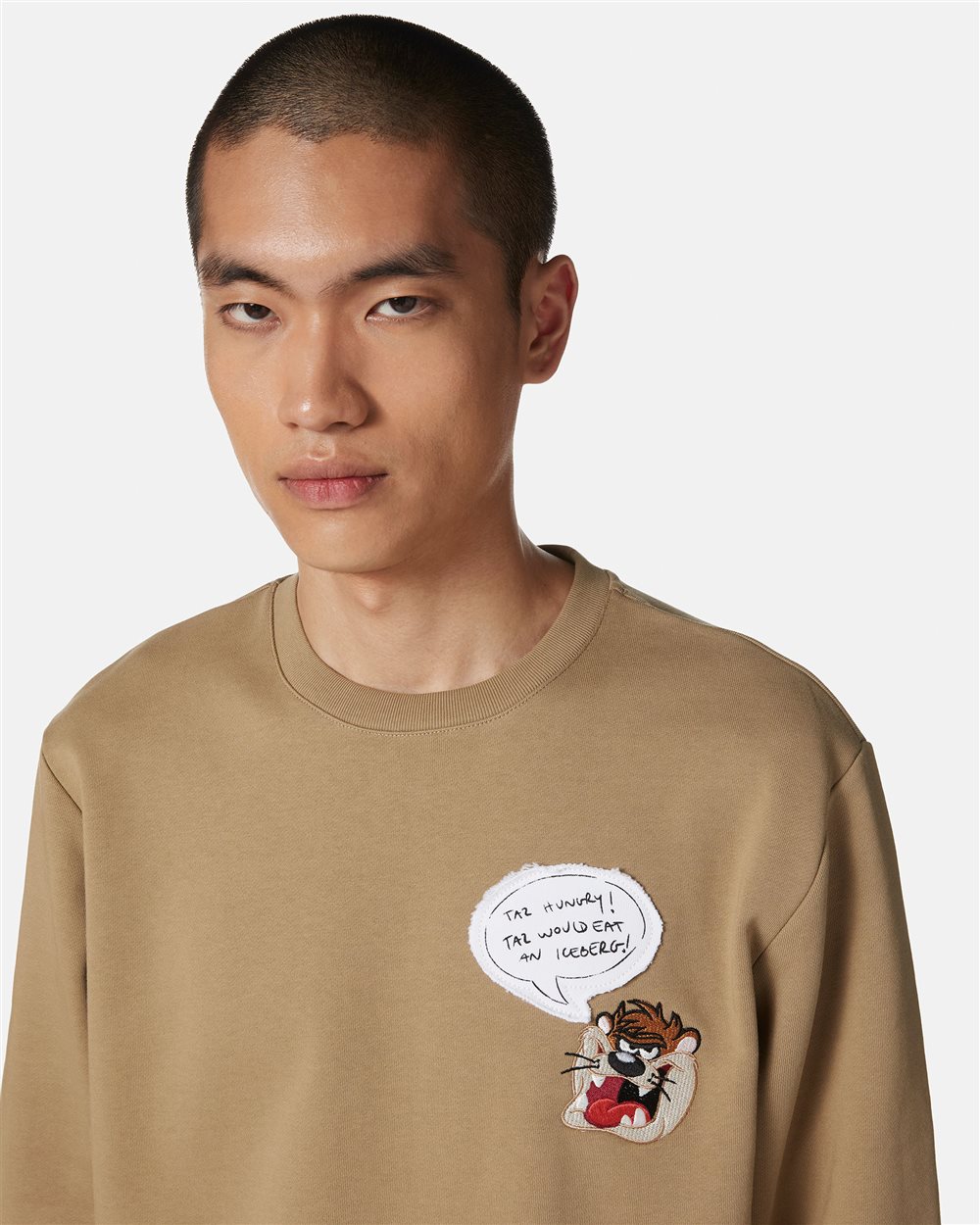 Classic regular fit crewneck mud-colored sweatshirt with Looney Tunes detail - Iceberg - Official Website