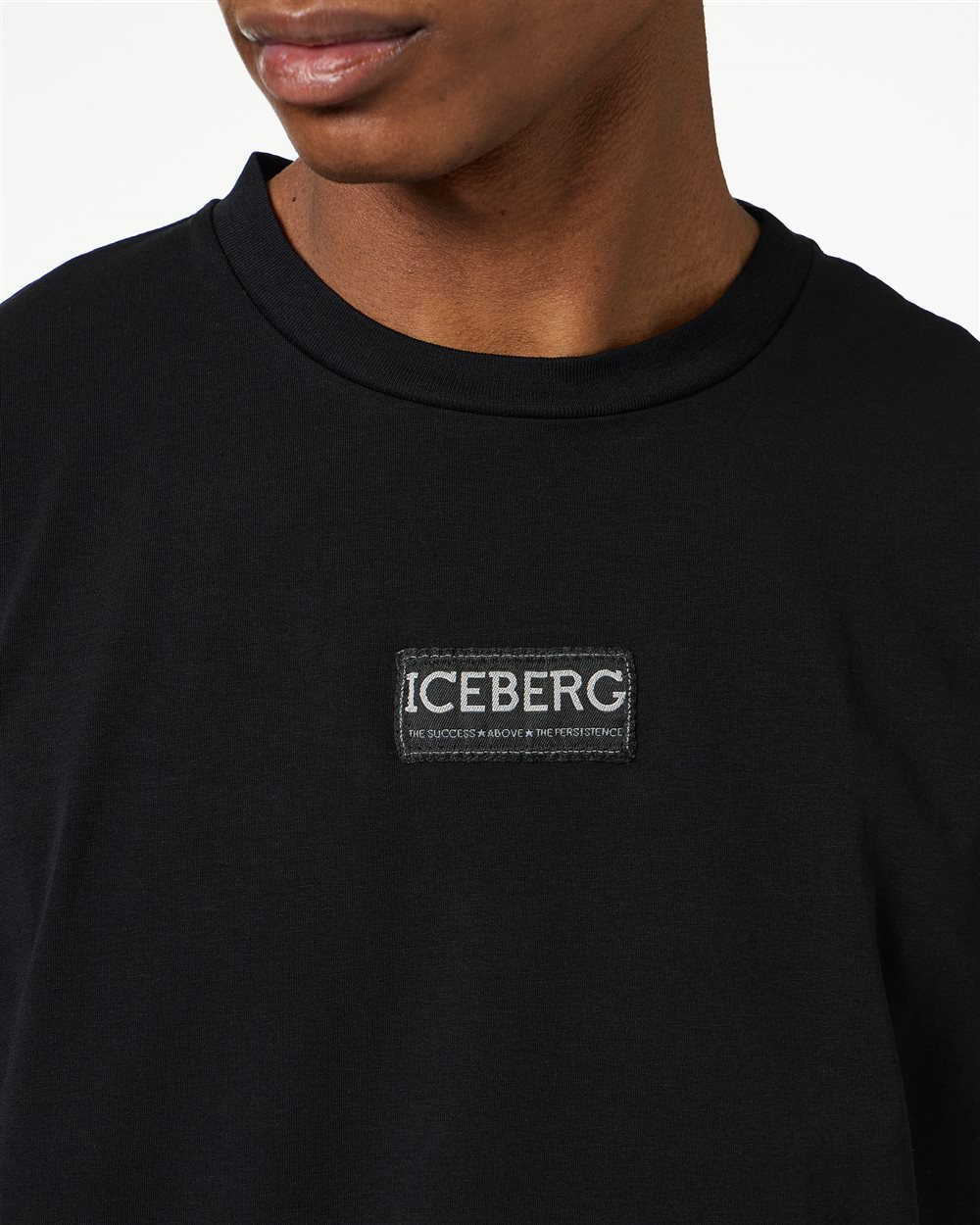 Slim-fit black T-shirt in sustainable cotton jersey - Iceberg - Official Website