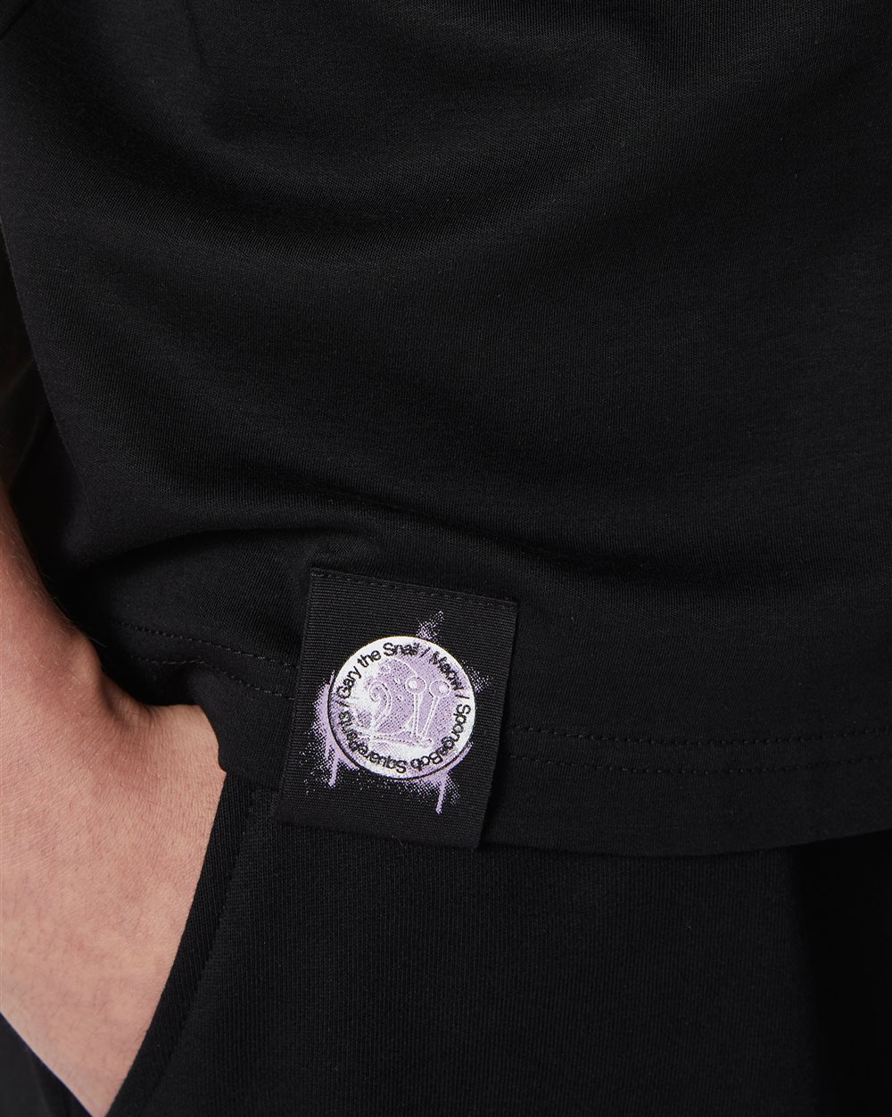 T-shirt nera regular fit in tessuto interlock sostenibile certificato GOTS - Iceberg - Official Website