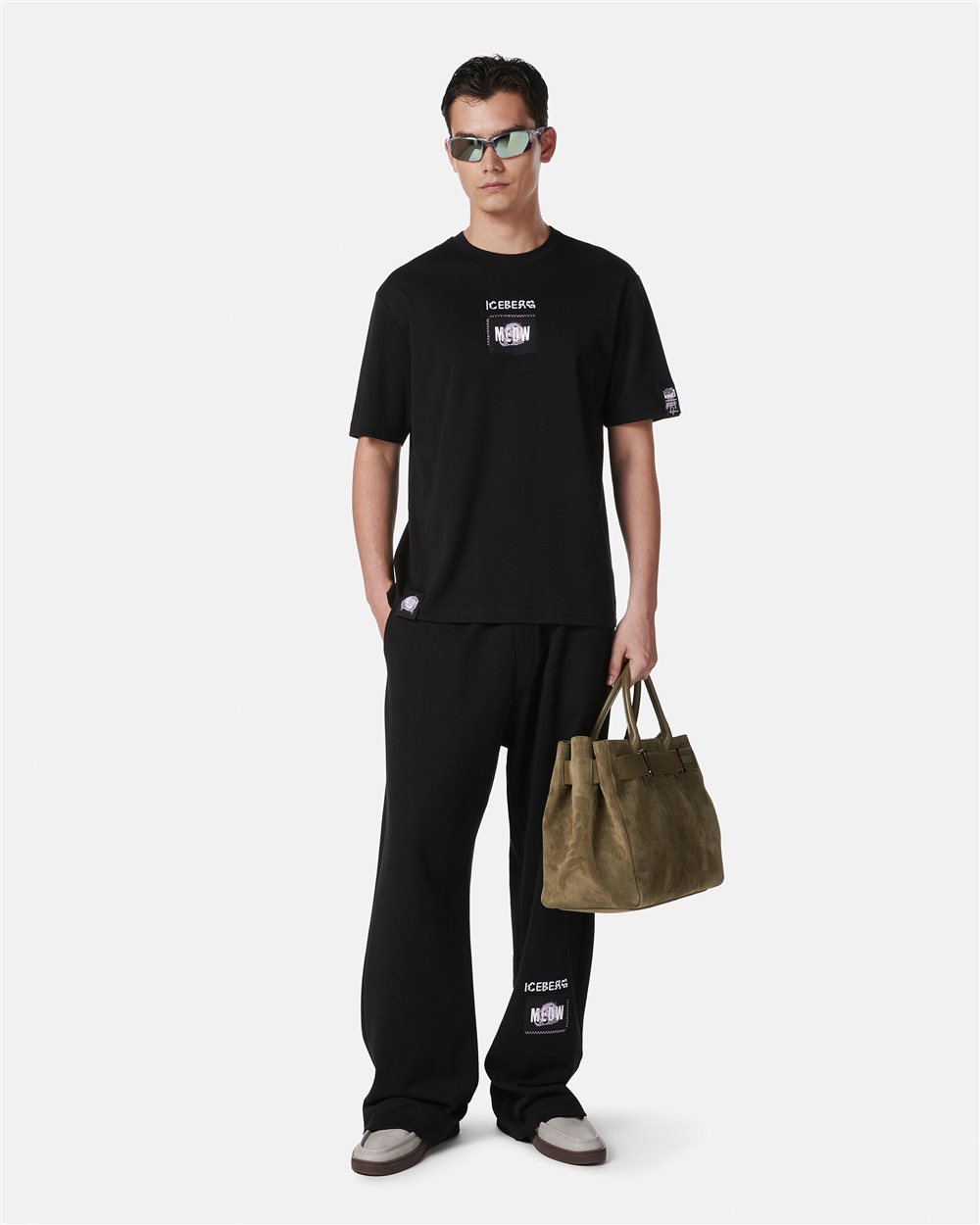 T-shirt nera regular fit in tessuto interlock sostenibile certificato GOTS - Iceberg - Official Website
