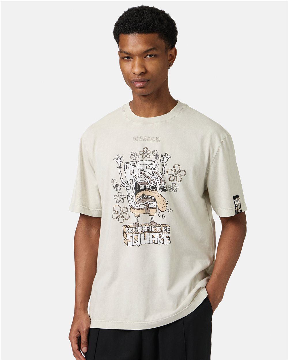 T-shirt color polvere regular fit in jersey con stampa SpongeBob - Iceberg - Official Website