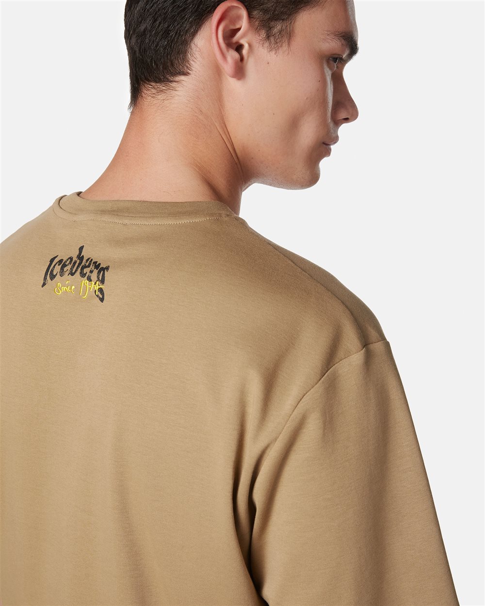 Mud-colored regular-fit T-shirt in GOTS-certified sustainable interlock fabric - Iceberg - Official Website