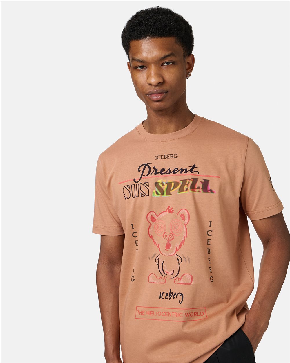 Terracottafarbenes T-Shirt aus Baumwolle im Regular Fit mit großem bunten Bärenprint - Iceberg - Official Website