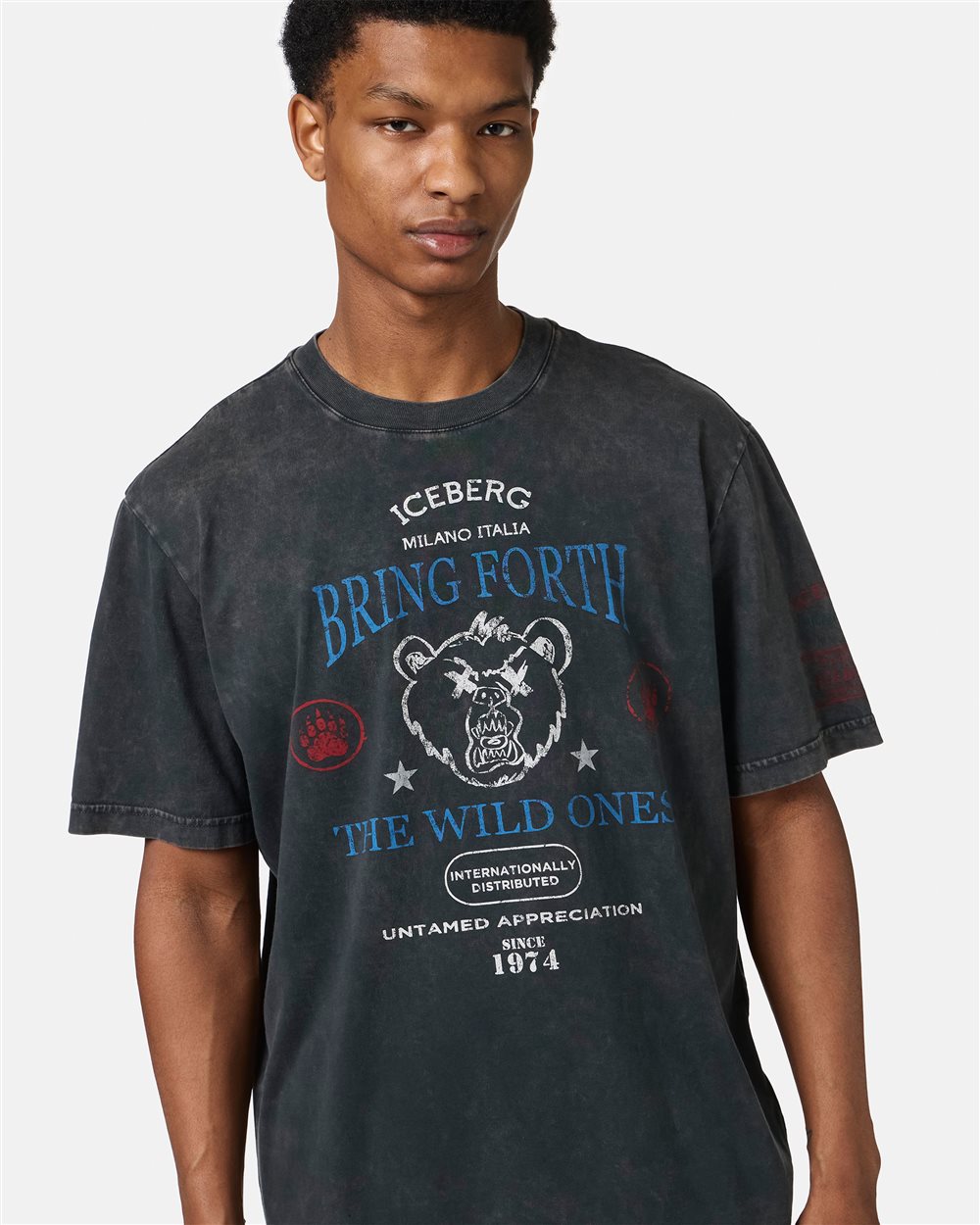Regular-fit Black T-shirt in random-wash dyed cotton with maxi Bear print - Iceberg - Official Website