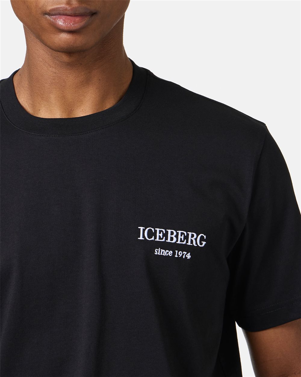 T-shirt nera classic regular fit in jersey - Iceberg - Official Website