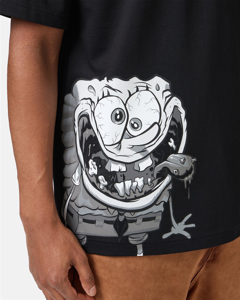 Regular fit black T-shirt with SpongeBob print in jersey - Iceberg - Official Website