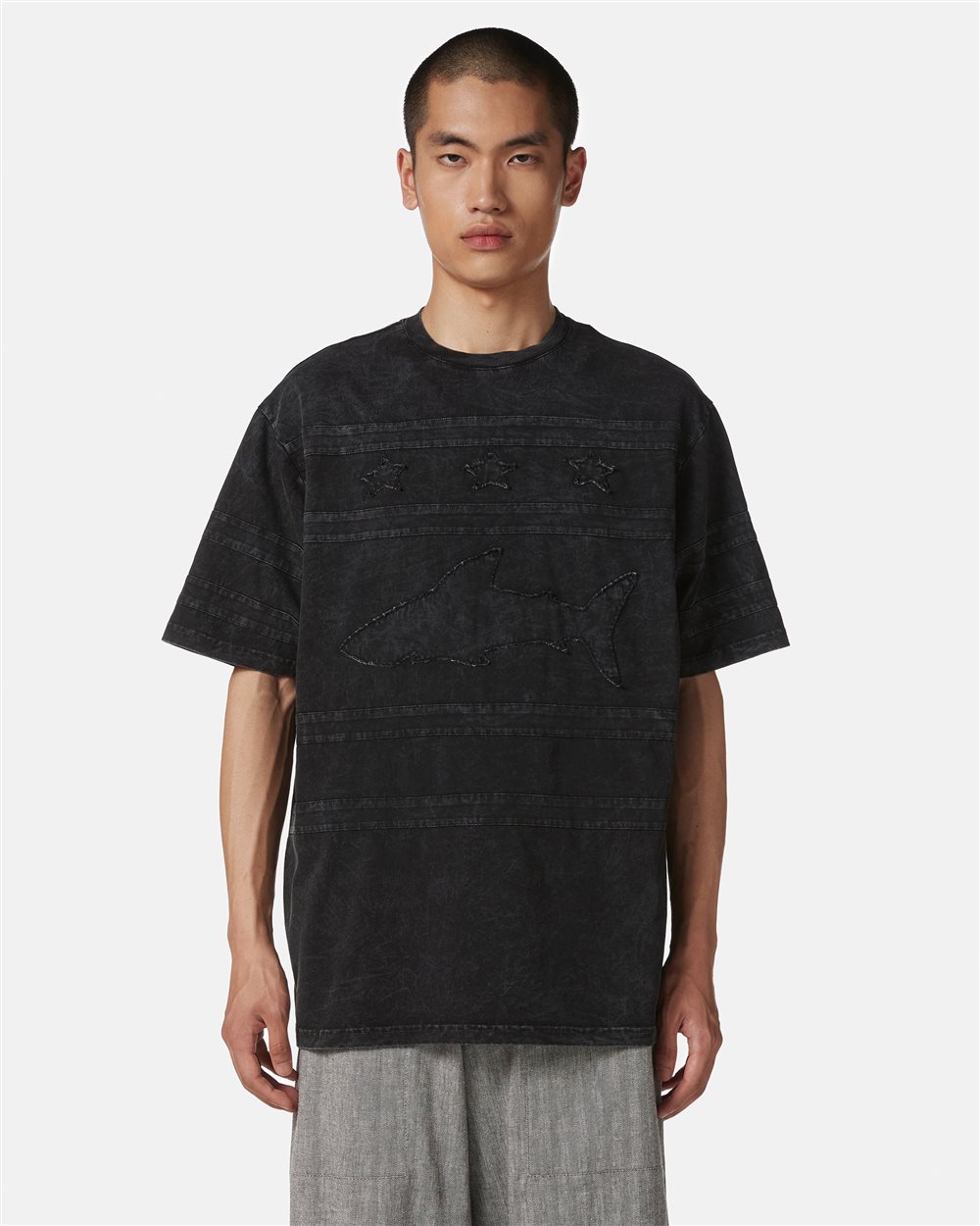 Relaxed fit black T-shirt in dyed cotton jersey - Iceberg - Official Website