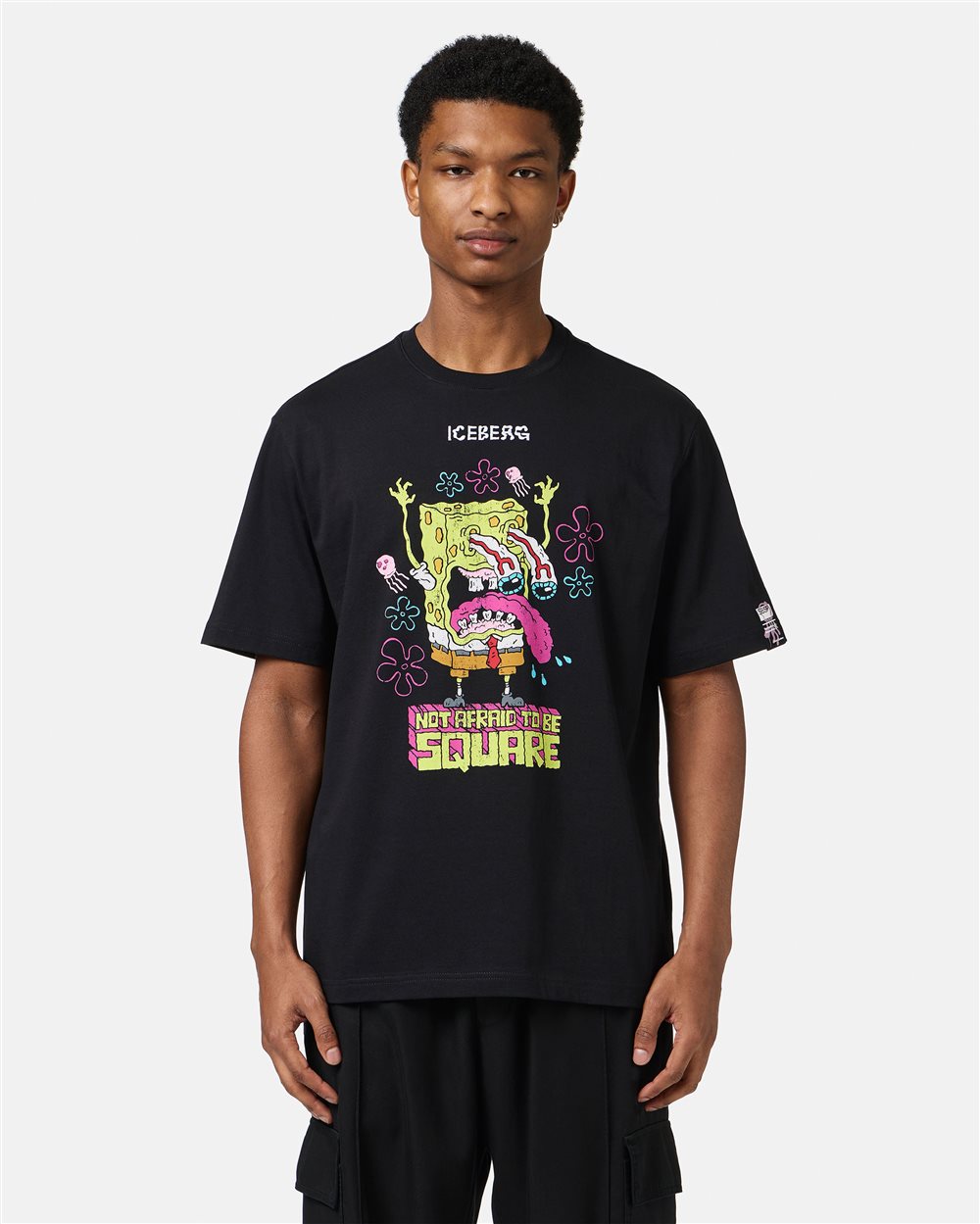 Schwarzes T-Shirt im Regular Fit mit Spongebob-Print - Iceberg - Official Website