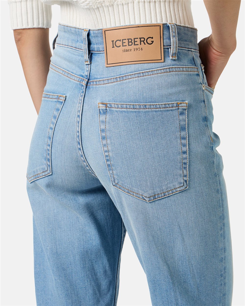 Indigo mom comfort fit 5-pocket denim trousers - Iceberg - Official Website