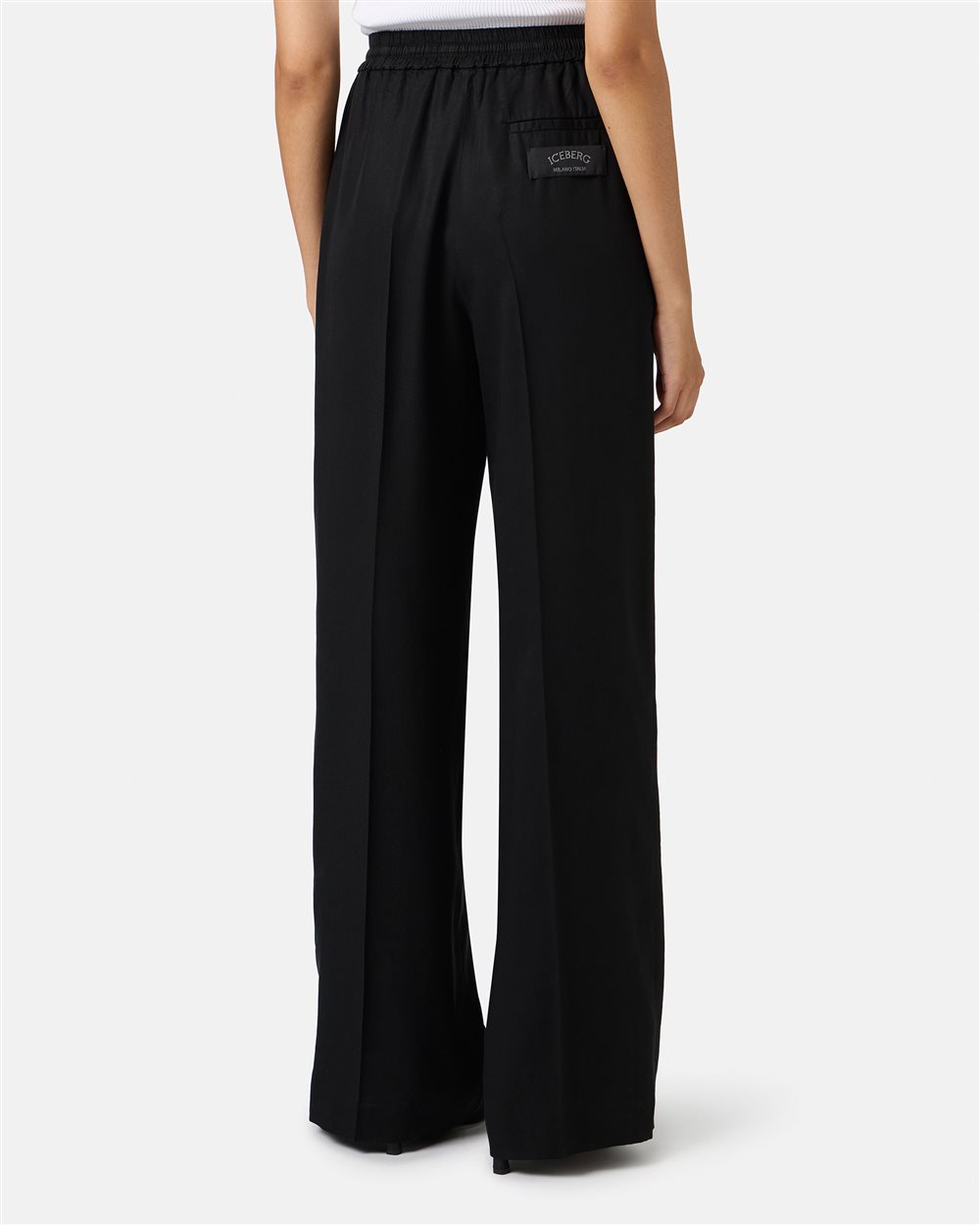 Pantalone nero jogger fit in tessuto tencel fluido - Iceberg - Official Website