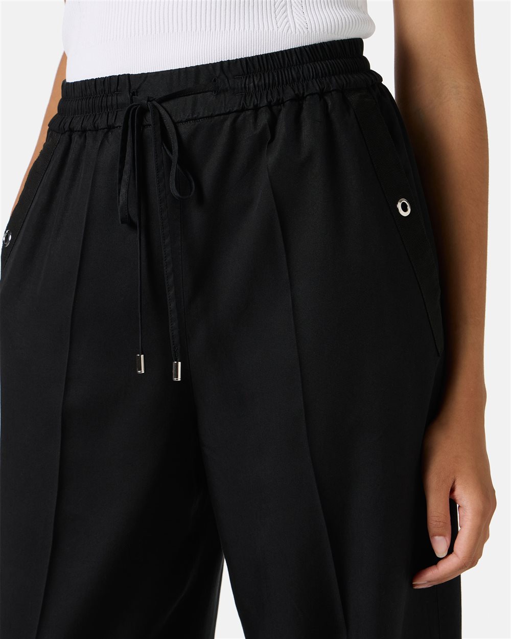 Pantalone nero jogger fit in tessuto tencel fluido - Iceberg - Official Website