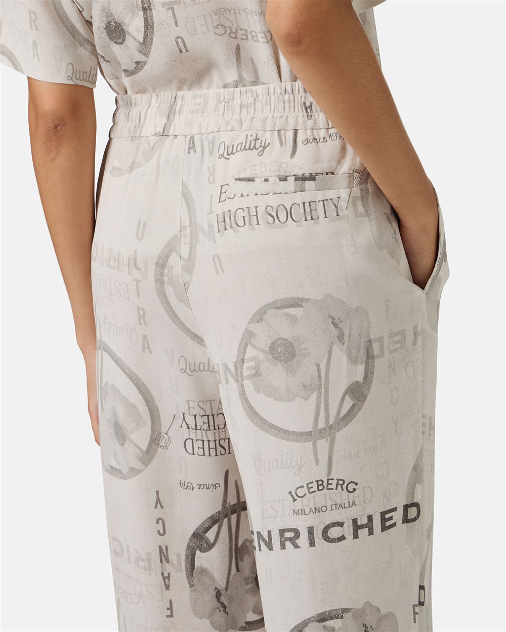 Jogging fit trousers in double viscose georgette, stucco color - Iceberg - Official Website