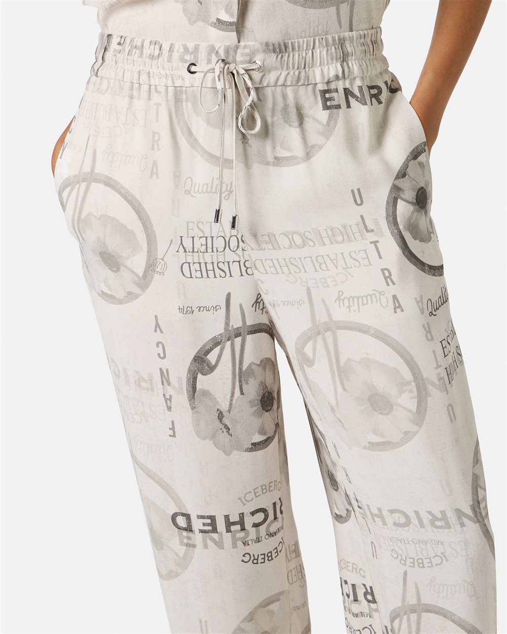 Jogging fit trousers in double viscose georgette, stucco color - Iceberg - Official Website