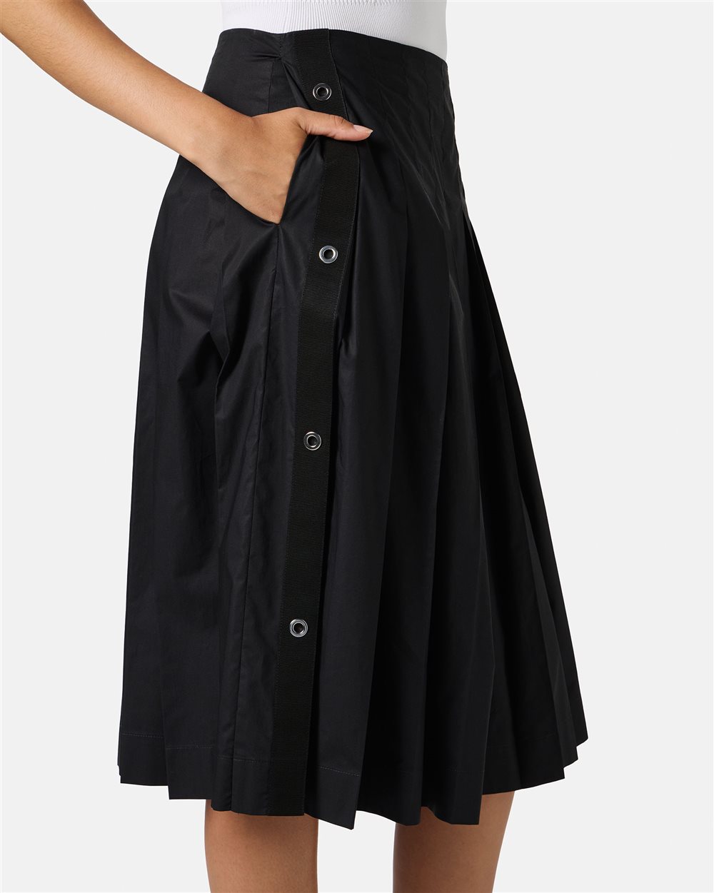Black pleated skirt with regular waist in cotton poplin - Iceberg - Official Website